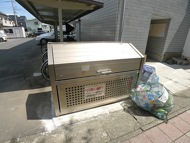 ブライトシャイン ゴミ置場