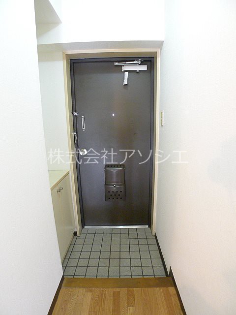 グランドール岸 玄関