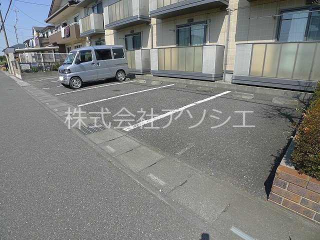 ソレジオ幸子 駐車場