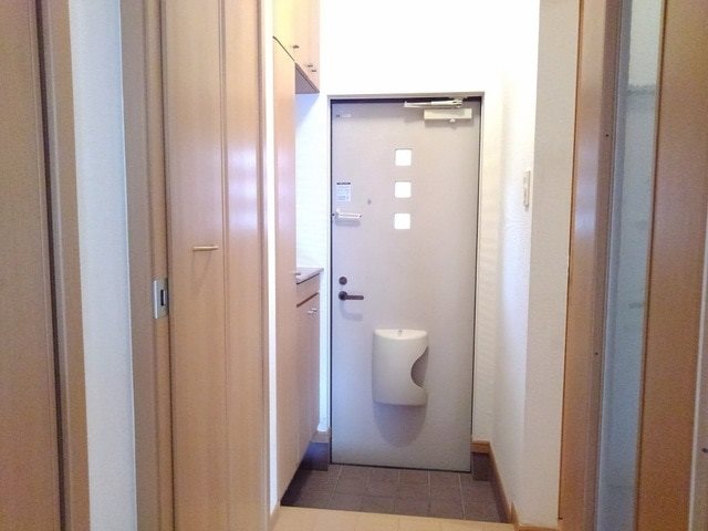 アルバ　カーサ 玄関