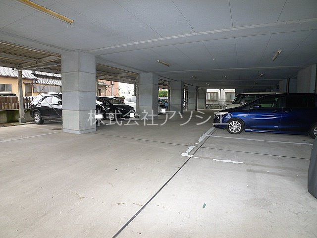 シャンノール 駐車場
