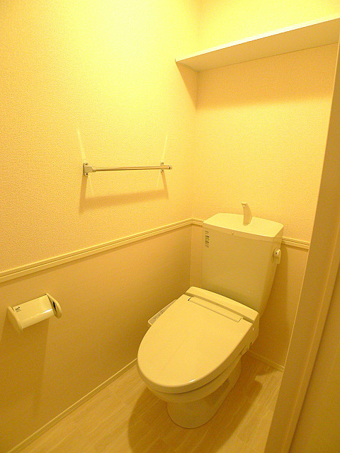 アークコンフォート トイレは温水洗浄便座付きです。