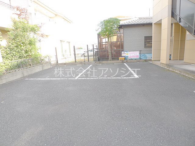 サンライズ・ガーデン 駐車場