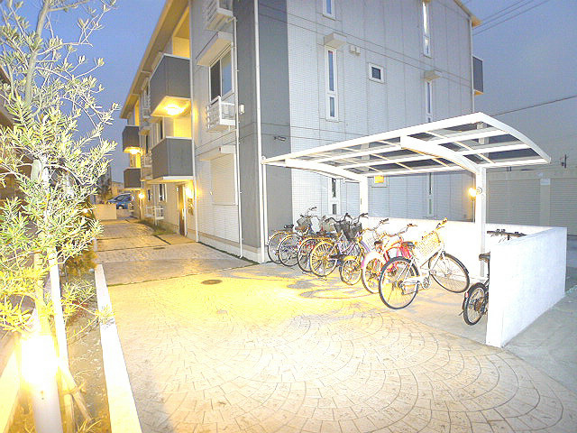 ヘリオス吉川美南　ゼウス 自転車置場