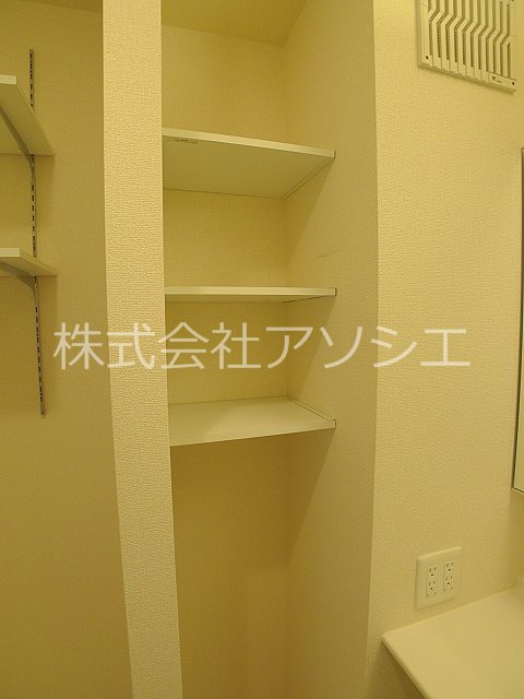 ヘリオス吉川美南　ポセイドン 収納