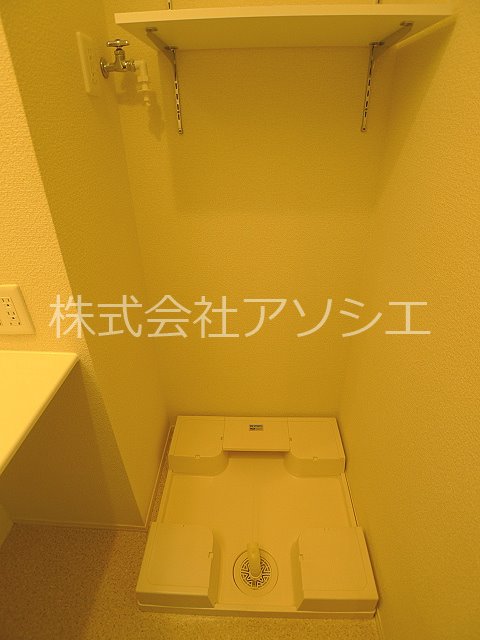 ヘリオス吉川美南　ガイア 室内洗濯機置き場