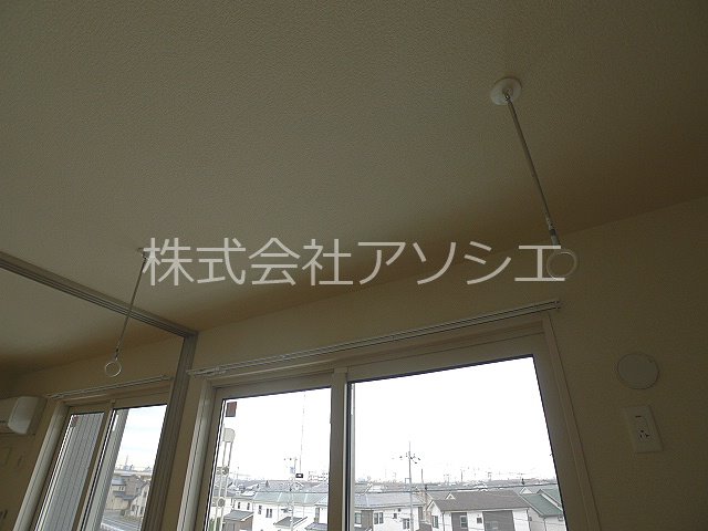 ヘリオス吉川美南　ガイア 室内物干し