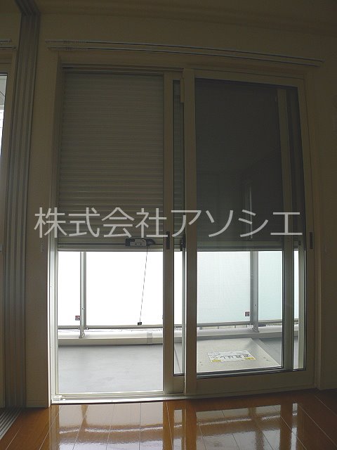ヘリオス吉川美南　ガイア シャッター雨戸