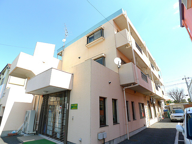 パレスK（吉川市高富） パレスＫのご紹介は住まいの窓口　アソシエにお任せ下さい。　