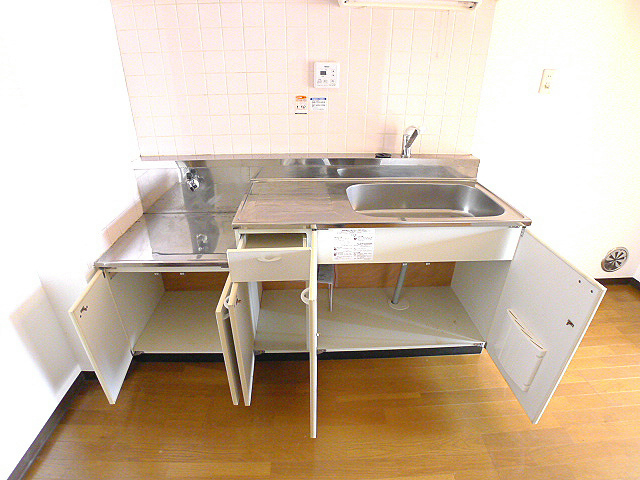 パレスK（吉川市高富） キッチンの収納