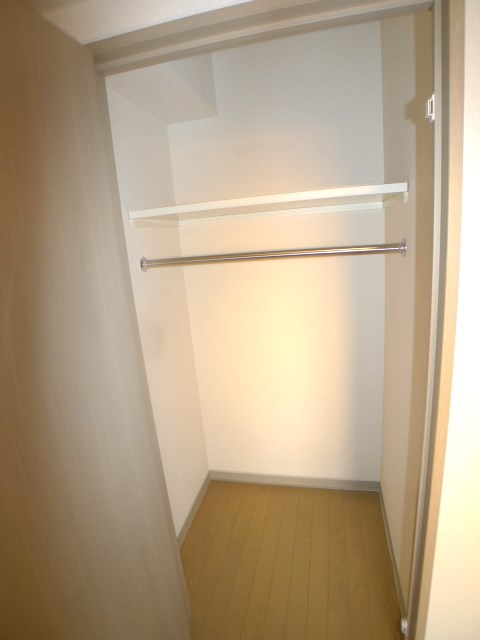 アズコム吉川 クローゼット