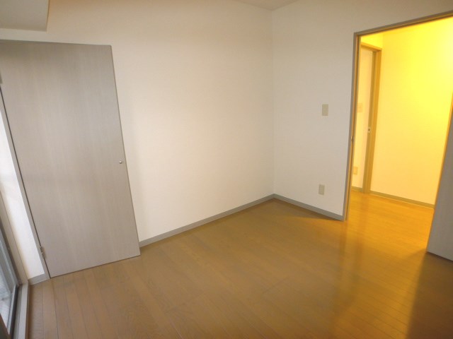 アズコム吉川 洋室6.2帖