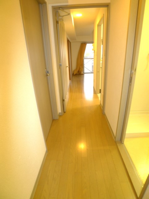 アズコム吉川 廊下