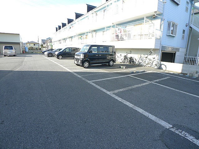 キャピタルハイツⅢ 駐車場