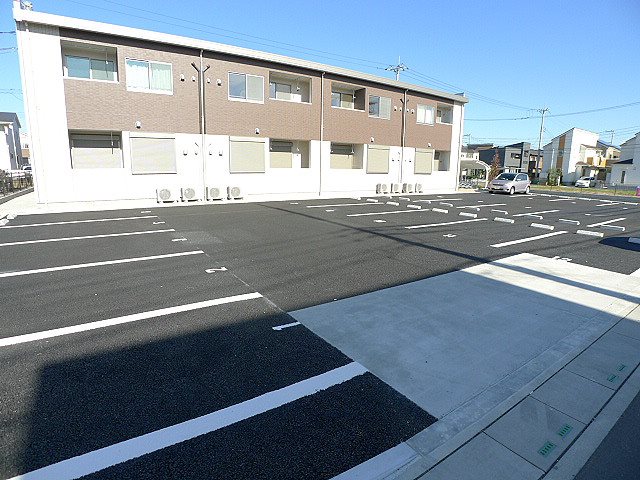 Lake Confort 駐車場