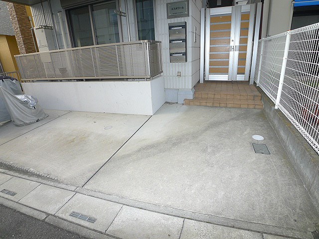 エスポワール（越谷市瓦曽根） 駐車場