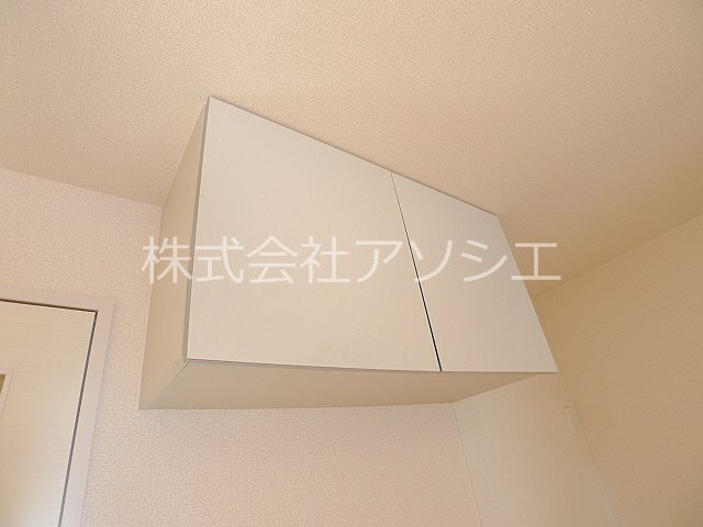 ヘリオス吉川美南　アレス キッチン吊り戸棚