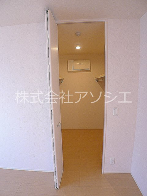 ヘリオス吉川美南　アレス 収納