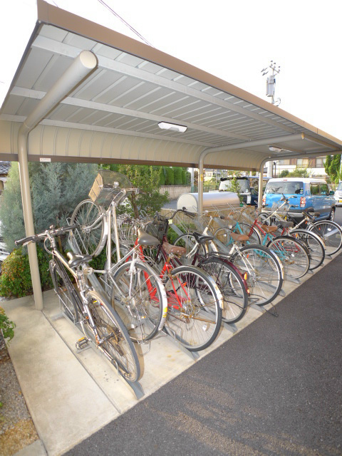 グランテラス（越谷市宮本町） 駐輪場