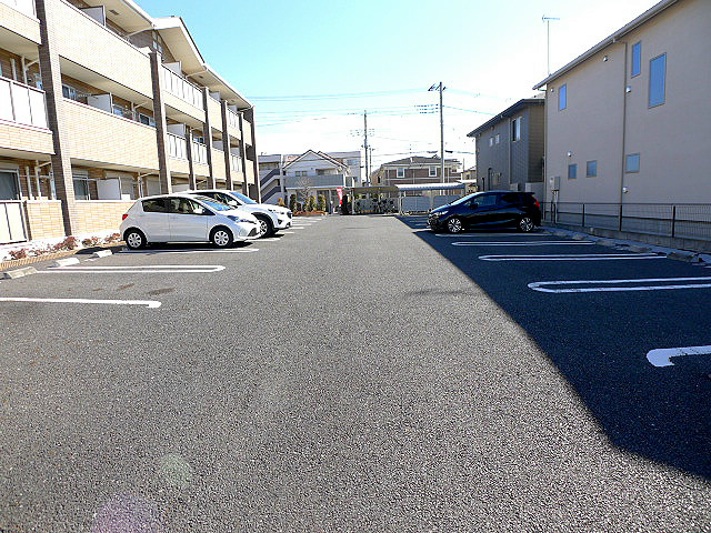 ヴィラ・グローヴ 駐車場