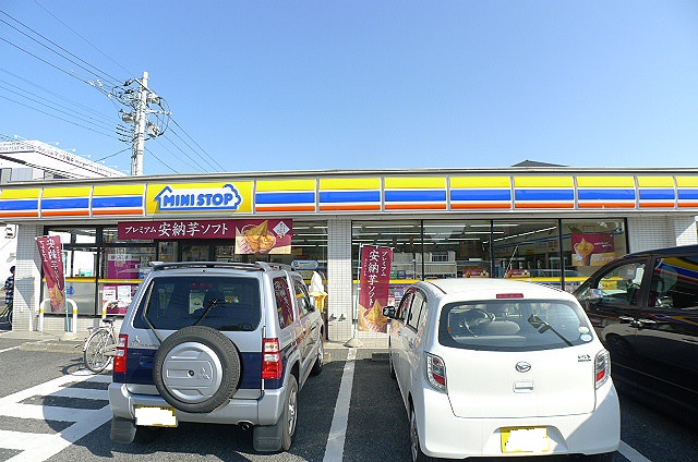 サンライトスクエアⅠ ﾐﾆｽﾄｯﾌﾟ 吉川店
