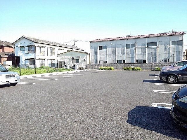 エストレーラ 駐車場