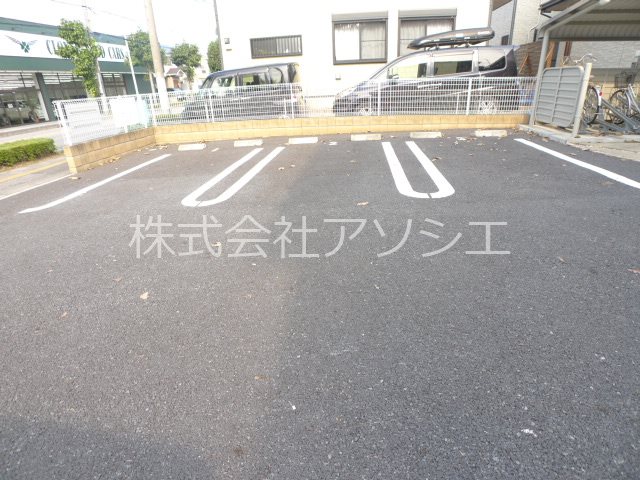 カーネミリオーネⅡ 駐車場