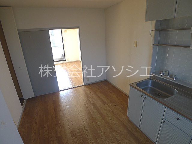 サンヴェールⅡ キッチン横に窓付き