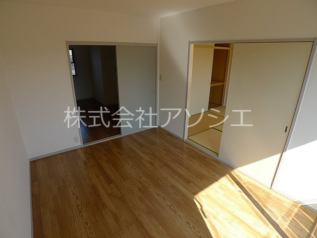 サンヴェールⅡ 収納付きの洋室