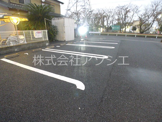 ウィステリア(吉川市) 駐車場