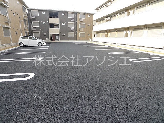 ロイジェントパークス草加手代B 駐車場