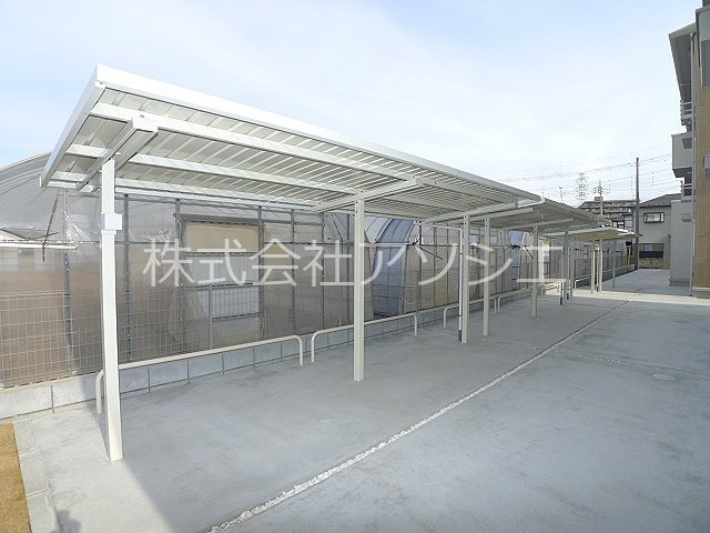 ロイジェントパークス草加手代C 駐輪場
