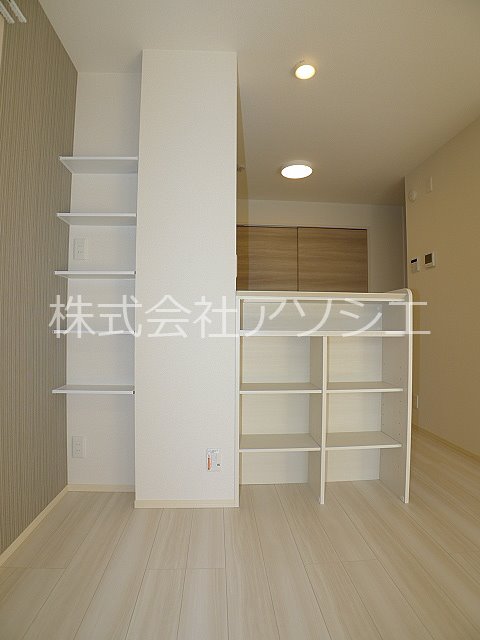 ロイジェントパークス草加手代A 収納