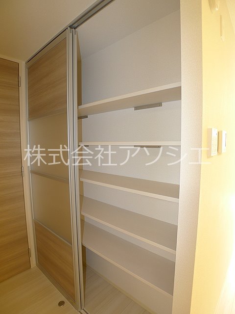 ロイジェントパークス草加手代A 収納