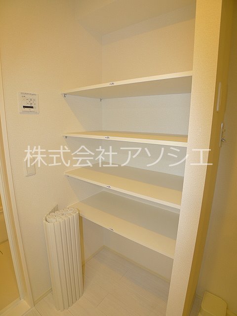 ロイジェントパークス草加手代A 収納