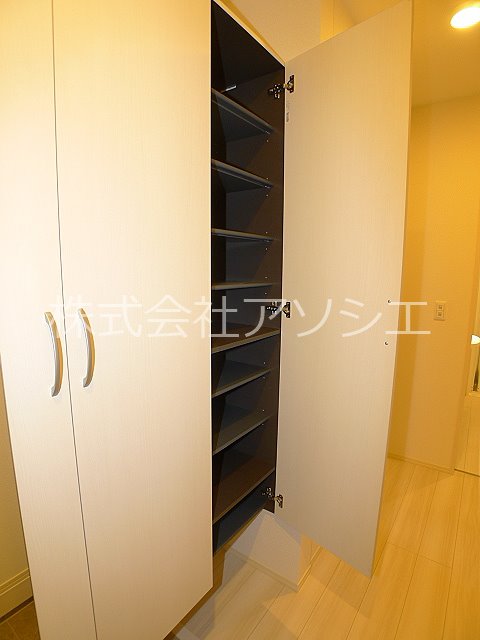 ロイジェントパークス草加手代A シューズボックス
