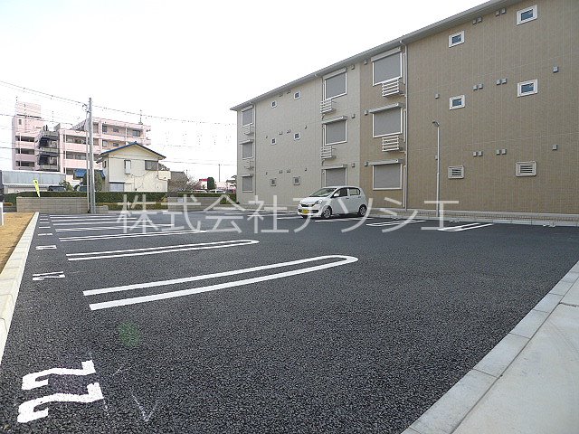 ロイジェントパークス草加手代C 駐車場