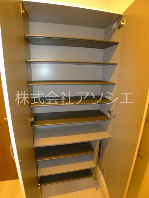 ロイジェントパークス草加手代C シューズボックス