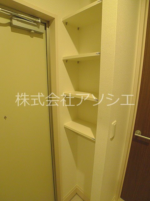 ロイジェントパークス草加手代C 収納