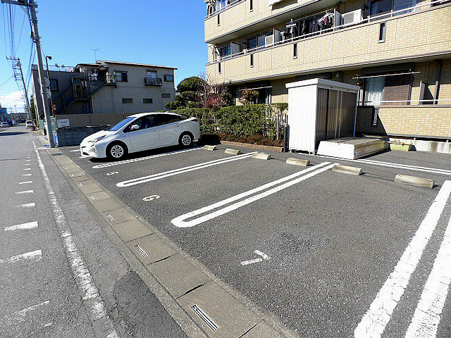 ベルレージュ（草加市青柳） 駐車場