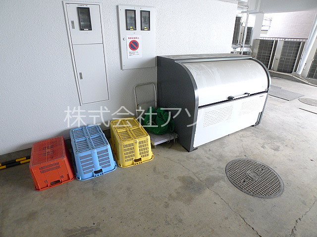 TAS越谷ビルディング 敷地内ゴミ置場