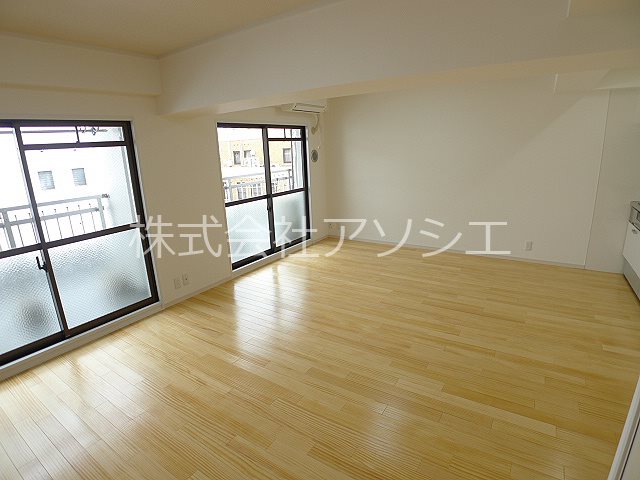 TAS越谷ビルディング LDK14.3帖