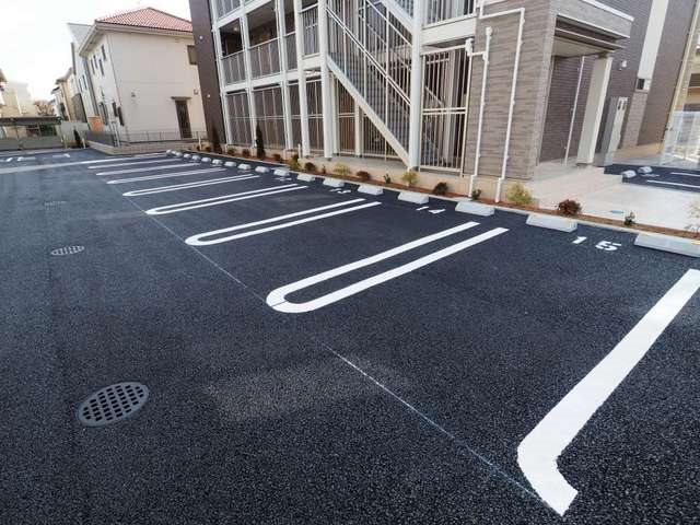 エルヴィータⅡ 駐車場