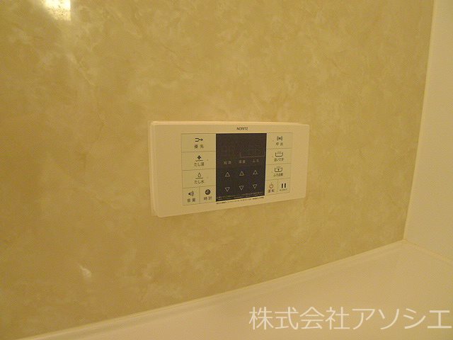 ヘリオス吉川美南　クロノス 給湯器パネル