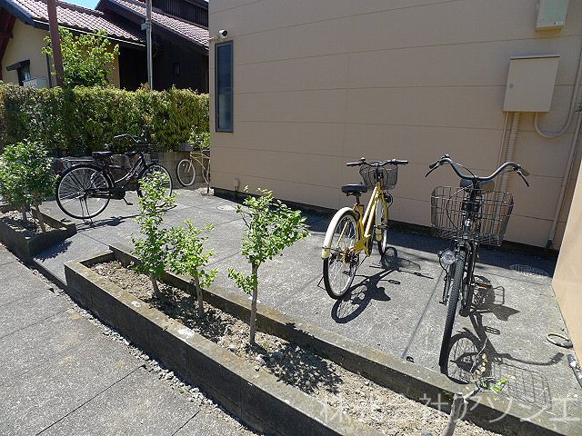 イーコモン 駐輪場