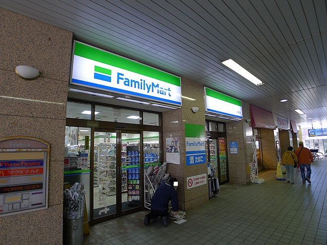 メゾン・ド・マリーヌ ﾌｧﾐﾘｰﾏｰﾄ 谷塚駅店