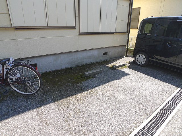 エクセル千間台　B棟 駐車場