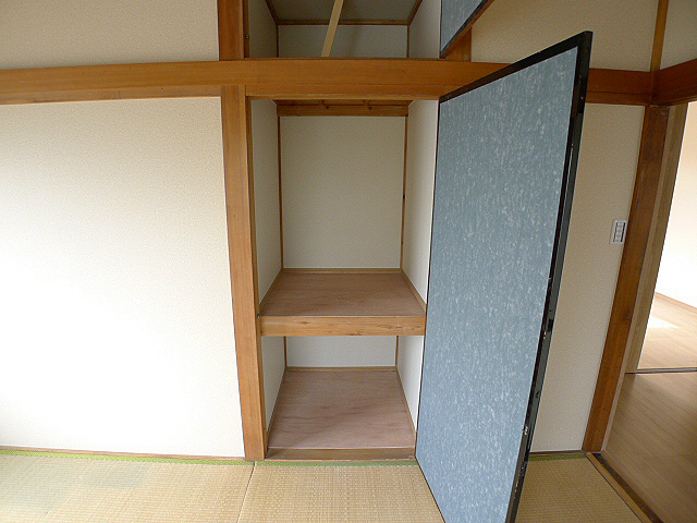 岡井ハイツ 和室の収納