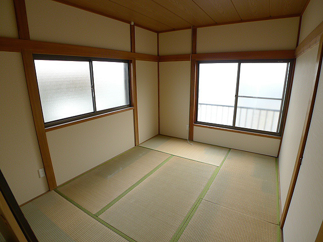 岡井ハイツ 和室6帖
