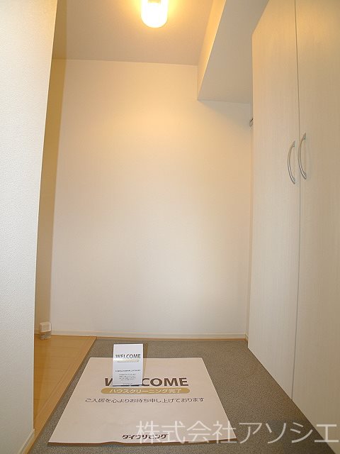 ウィスタリアコート 玄関